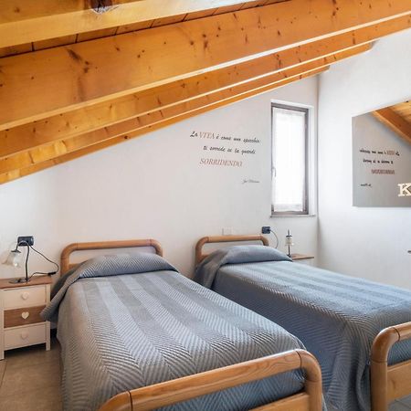 Ferienwohnung Le Rose Venegono Superiore Exterior foto