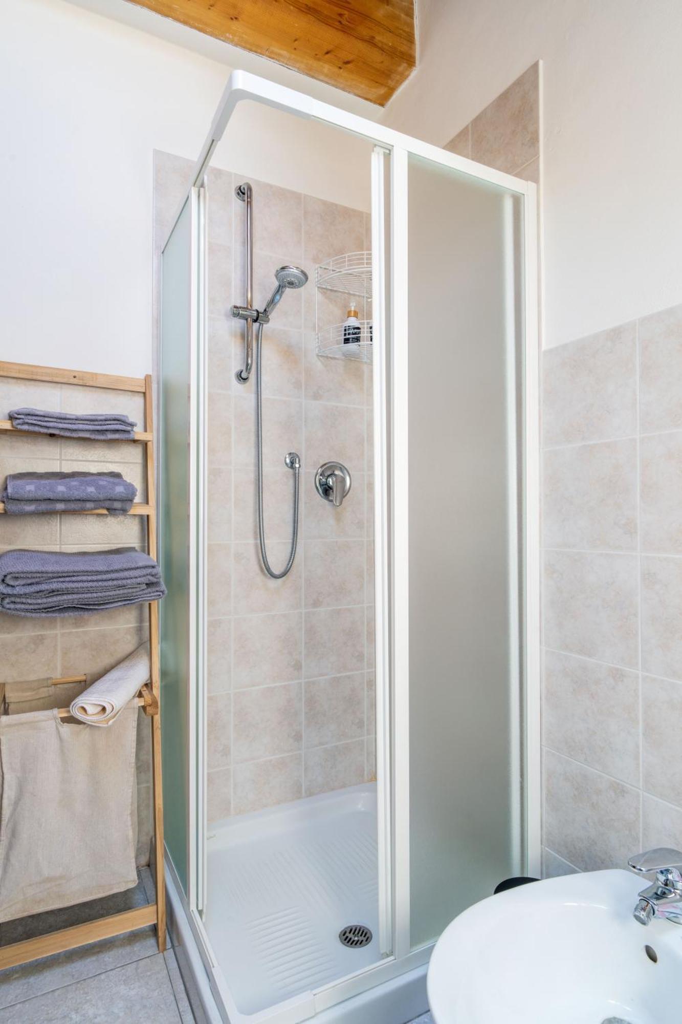 Ferienwohnung Le Rose Venegono Superiore Exterior foto