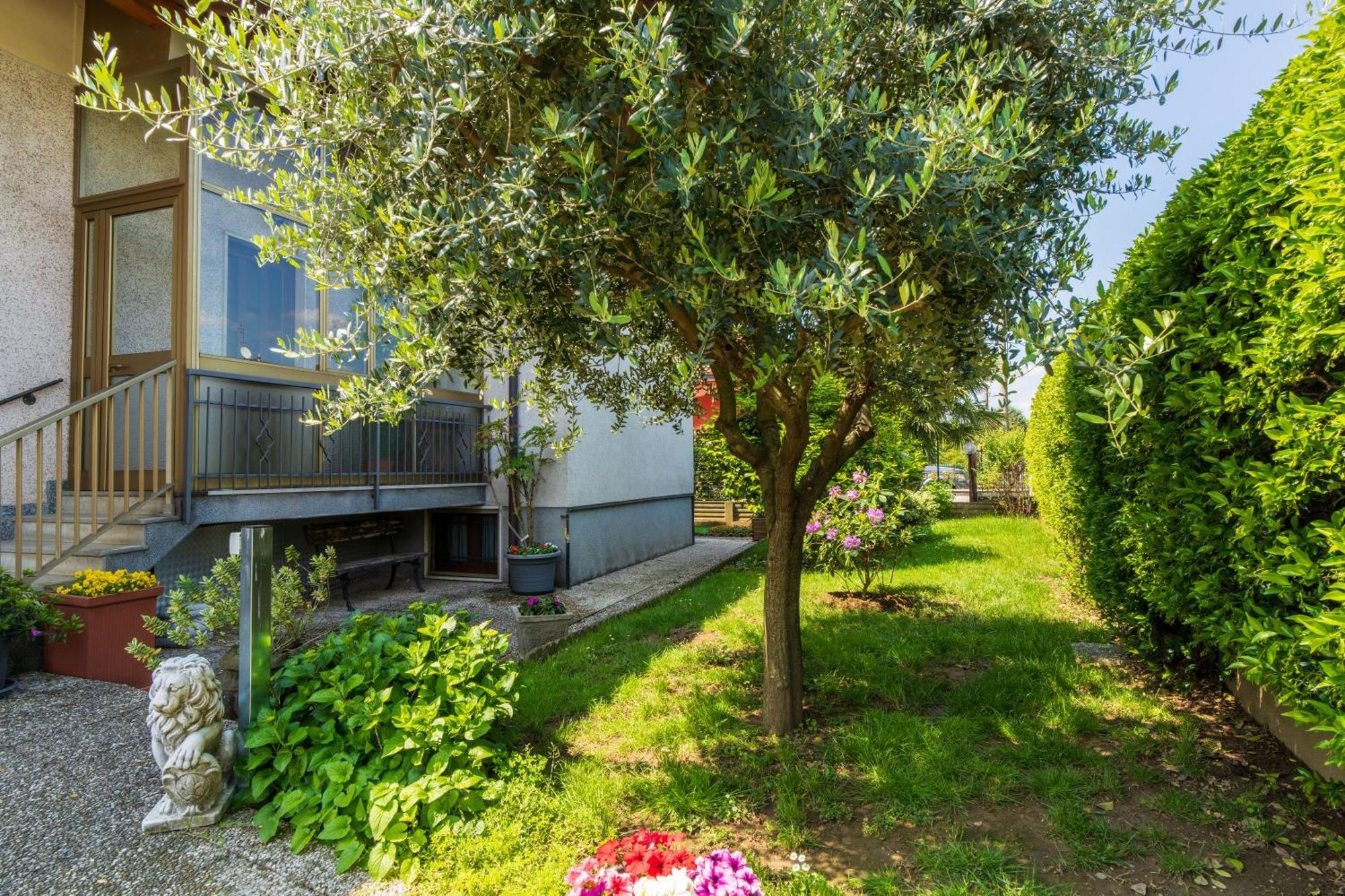 Ferienwohnung Le Rose Venegono Superiore Exterior foto
